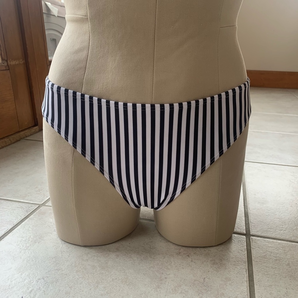🪐✨Black and white striped bikini bottoms